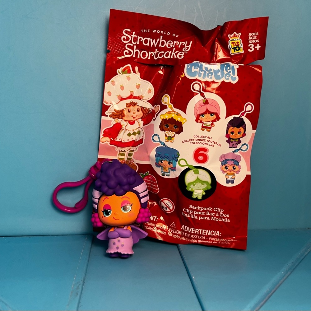 TLS Toys - Strawberry Shortcake Cheebee Backpack Clip - Sour Grapes